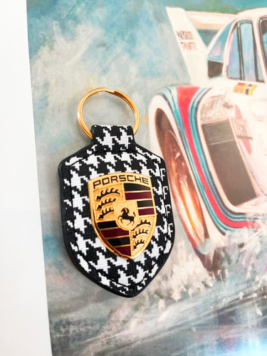 PORSCHE CREST KEYRING - PEPITA